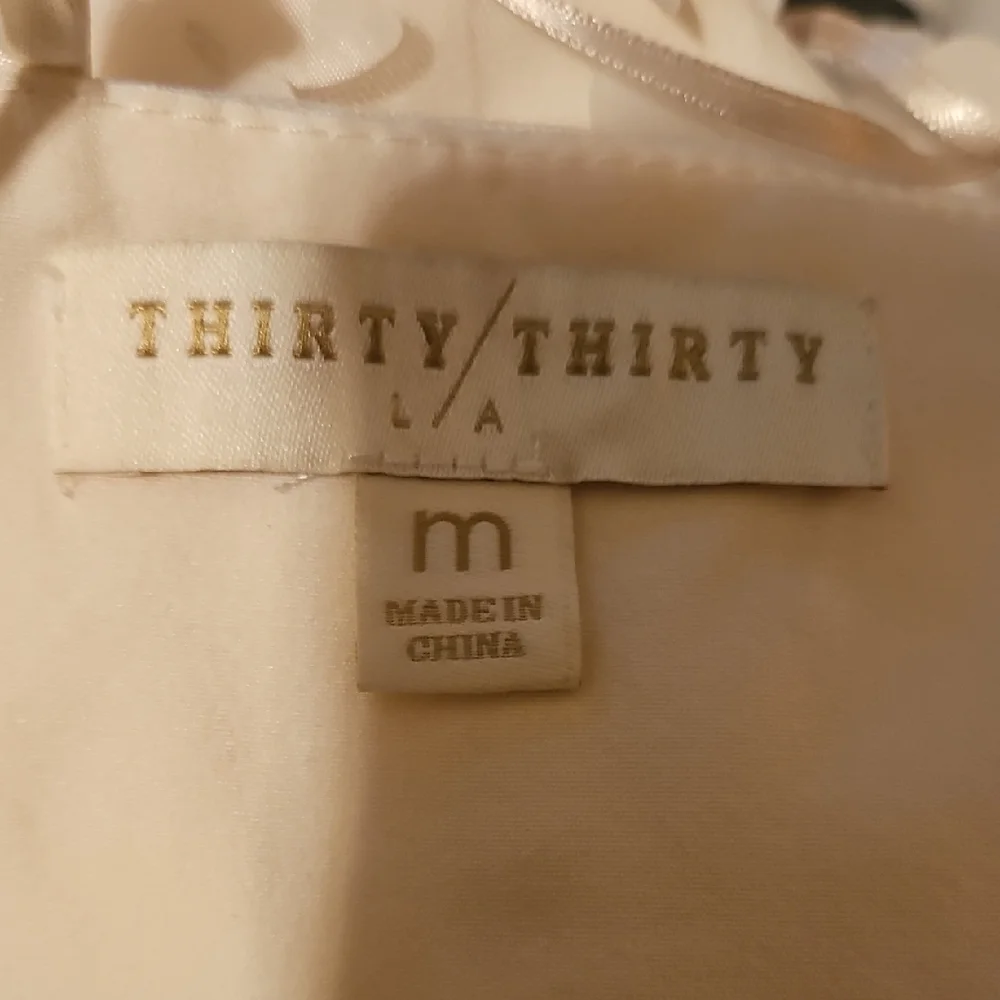 Elegant Ivory Maxi Dress with Textured Appliqué - Picture 9 of 9